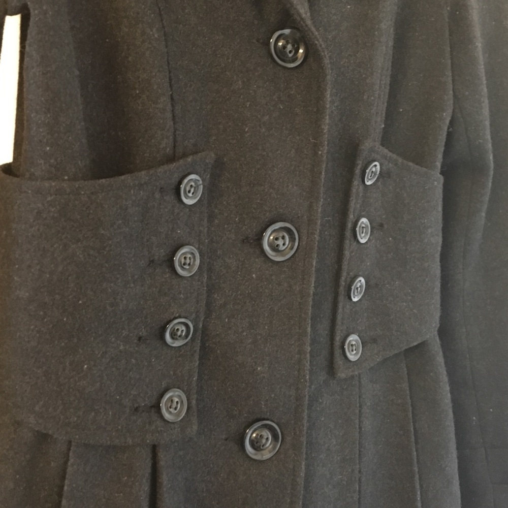 Hourglass-figure Hazel wool coat - Picture 2 of 4